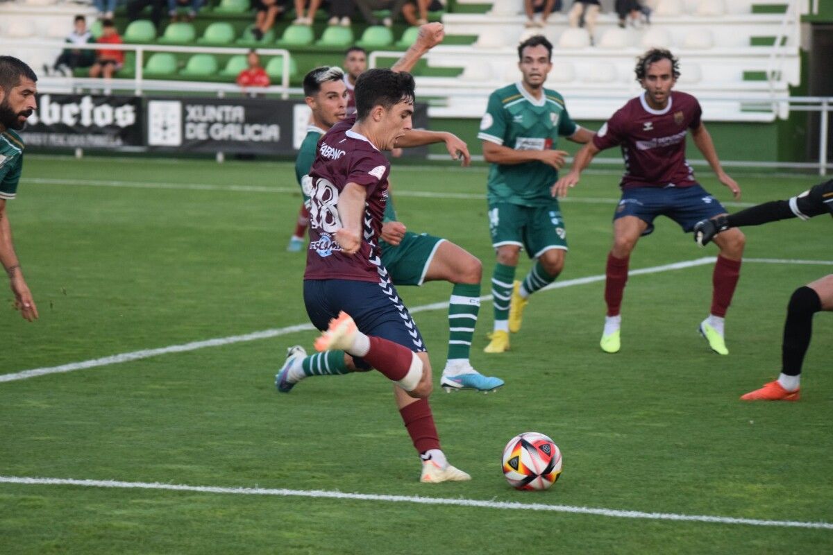 Hugo Parín en el partido amistoso entre Coruxo y Pontevedra