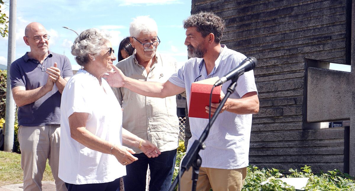 Calros Solla, con Amalia Bóveda na homenaxe a Alexandre Bóveda no Día da Galiza Mártir 2023