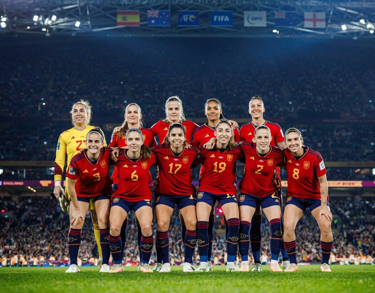 Once de España ante Ingleterra na final do Mundial