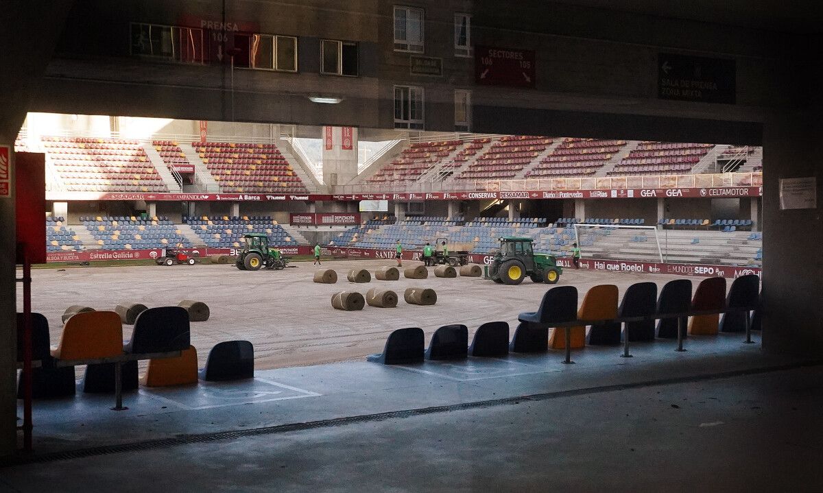 Obras para cambiar o céspede do Estadio Municipal de Pasarón