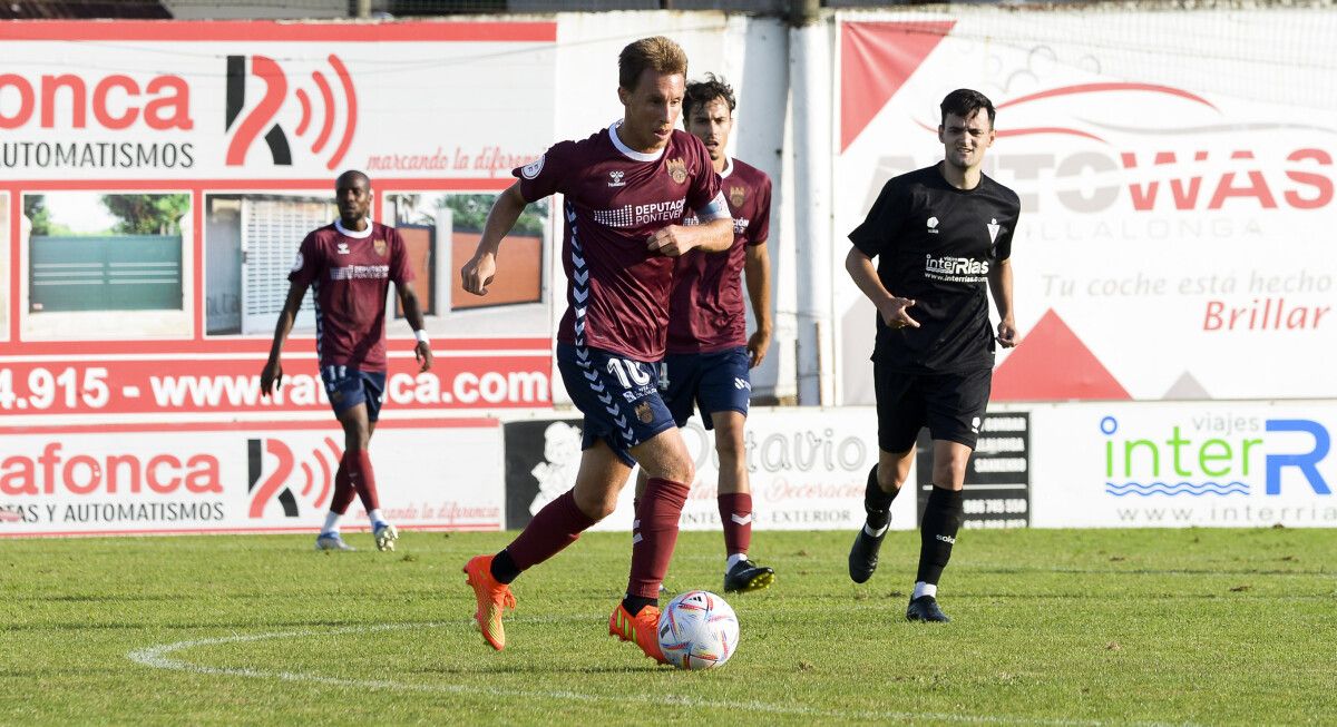 Yelko Pino, no amigable de pretempada entre Villalonga e Pontevedra (1-4)