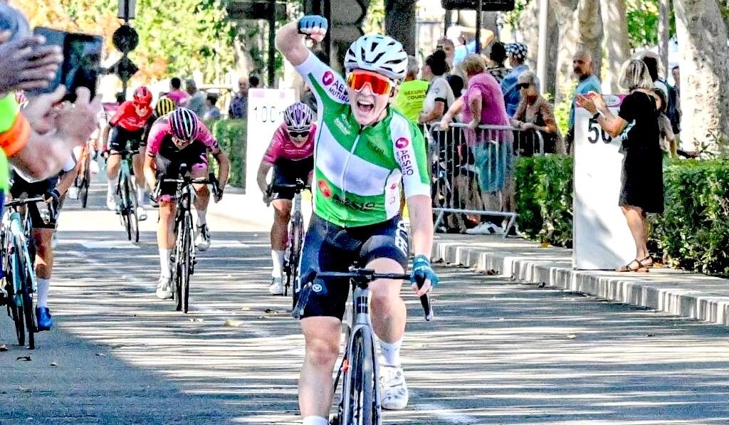 Michaela Drummond, tras gañar a segunda etapa do Tour de l'Ardèche
