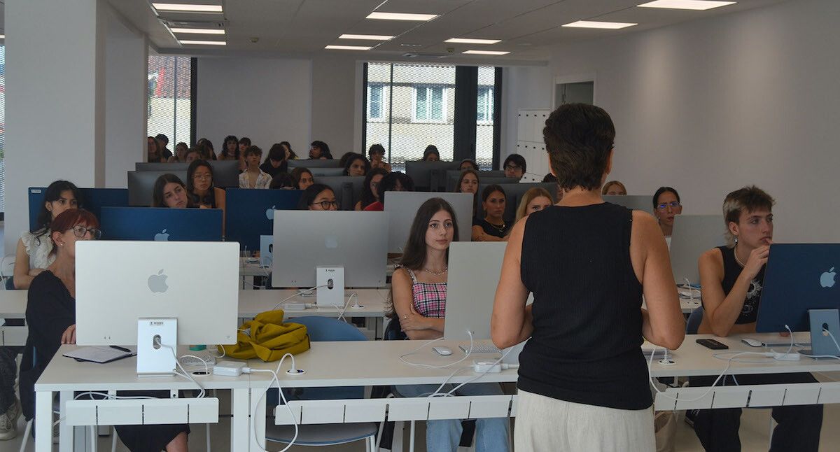 Acto de bienvenida de los primeros estudiantes del grado en Diseño