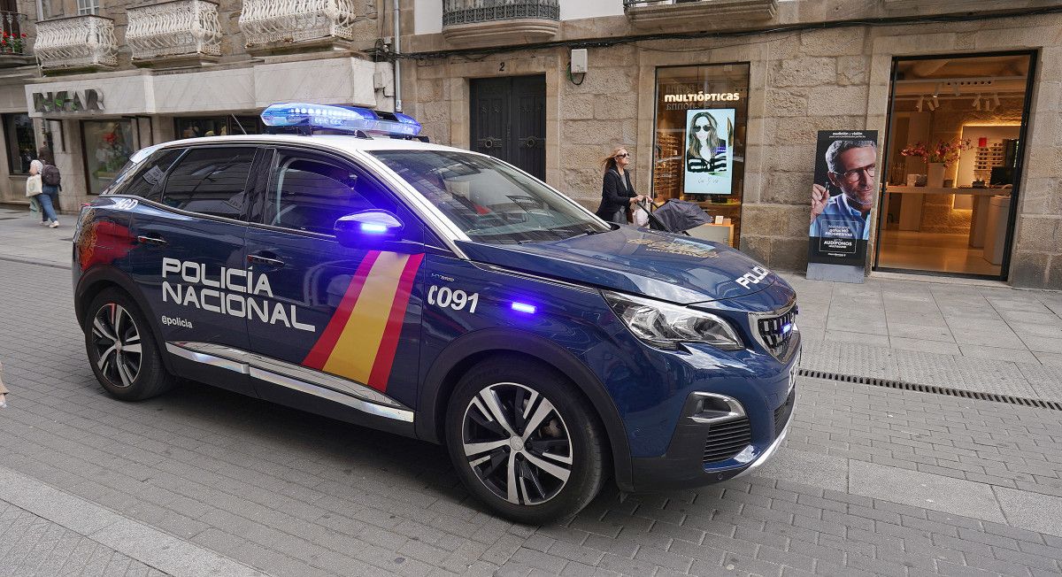 Vehículo da Policía Nacional