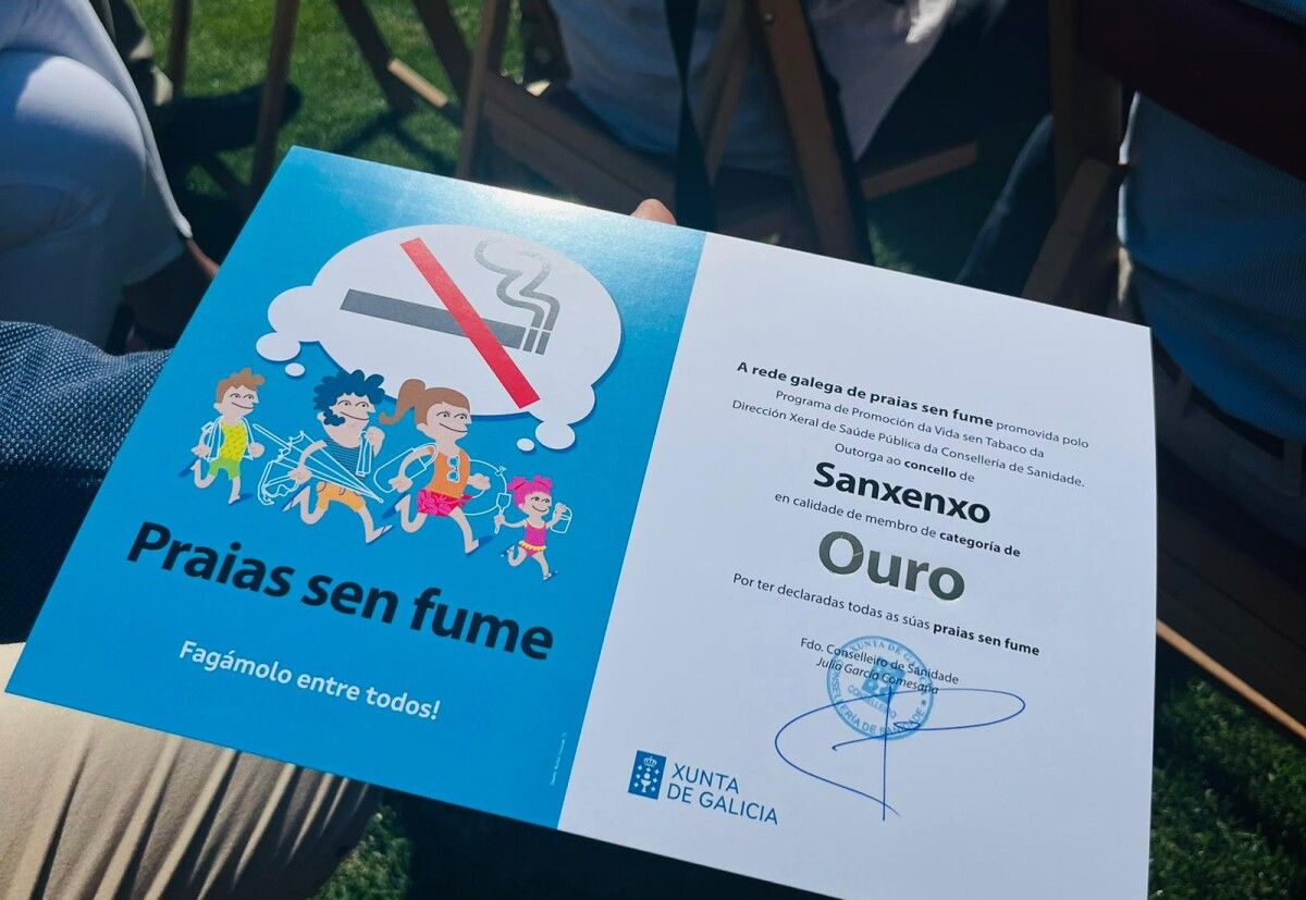 Sanxenxo recolle o diploma de Praias sen fume de Galicia