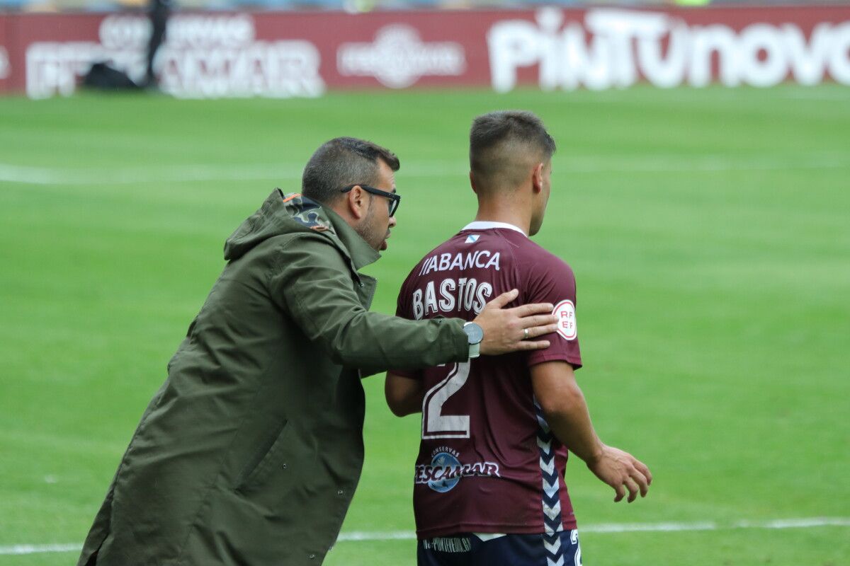 Yago Iglesias, no partido de liga entre Pontevedra CF e Langreo en Pasarón