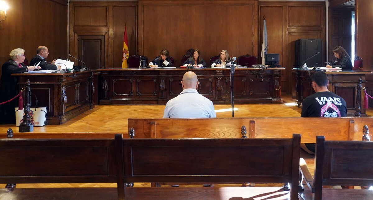 Xuízo contra dous policías acusados de detención ilegal e falsidade de documento oficial