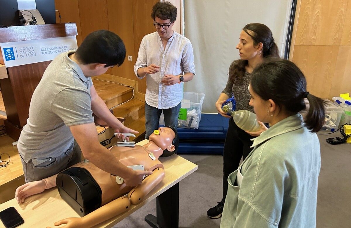 Médicos internos residentes durante el Curso de Soporte Vital Avanzado