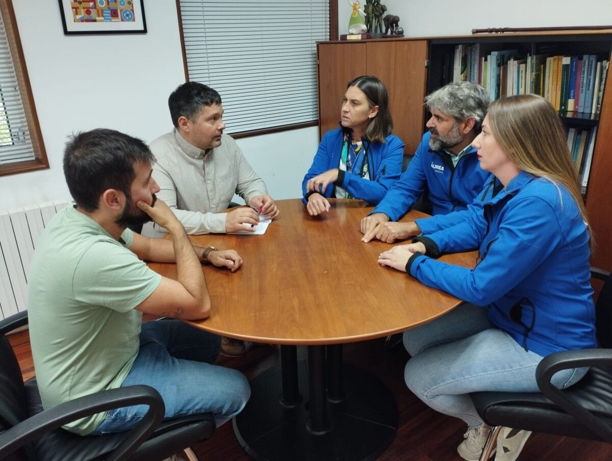 Reunión del alcalde de Soutomaior con representantes de la empresa Aurea