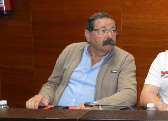 Antonio Cacabelos en un pleno municipal