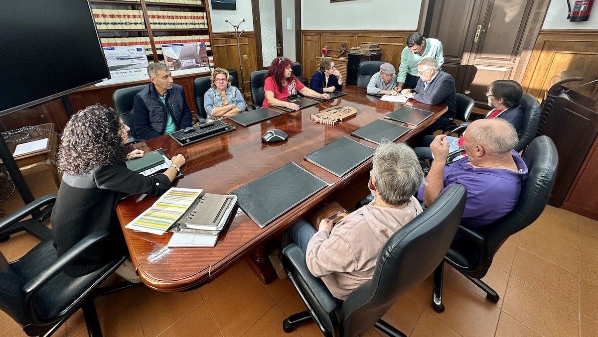 Reunión de los concejales Pablo Novas y Marián Sanmartín con los vecinos de Pedreiras de Abaixo