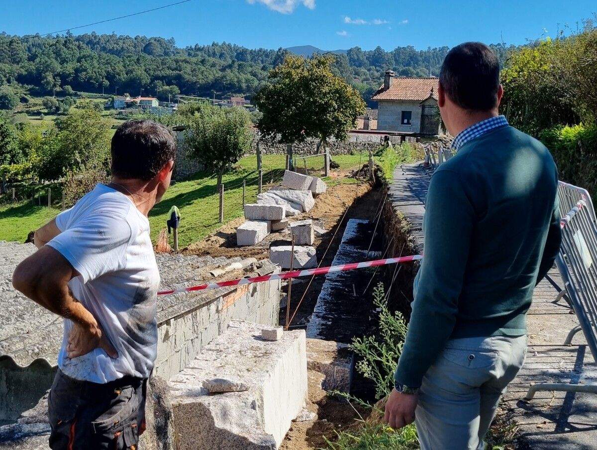 Visita del alcalde de Moraña a las obras en As Pontellas
