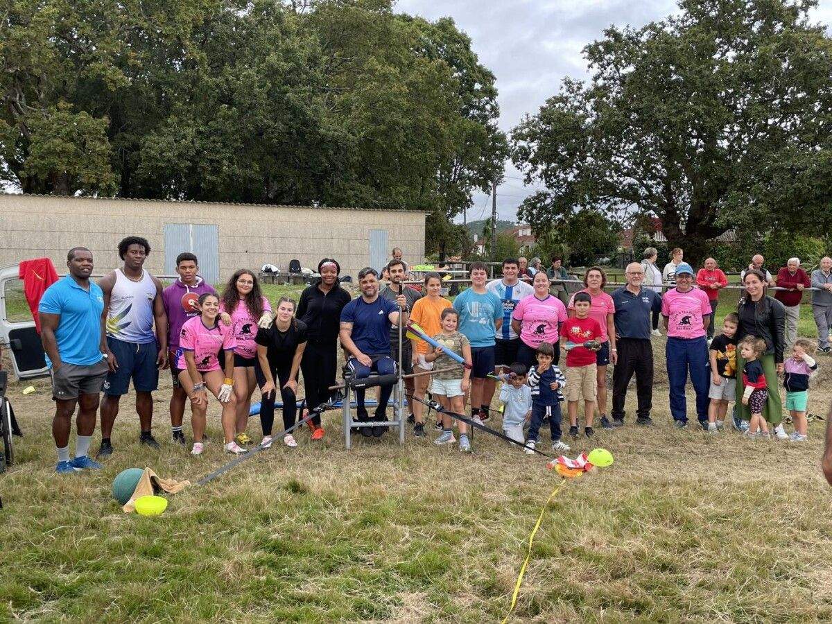 Exhibición de lanzamentos organizada polo Atletismo Rías Baixas en Caritel