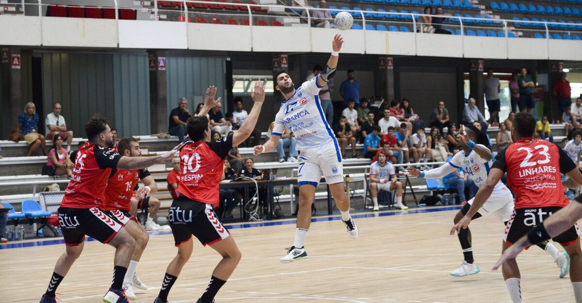 Partido de liga entre Cisne y Ubu San Pablo Burgos en el Municipal