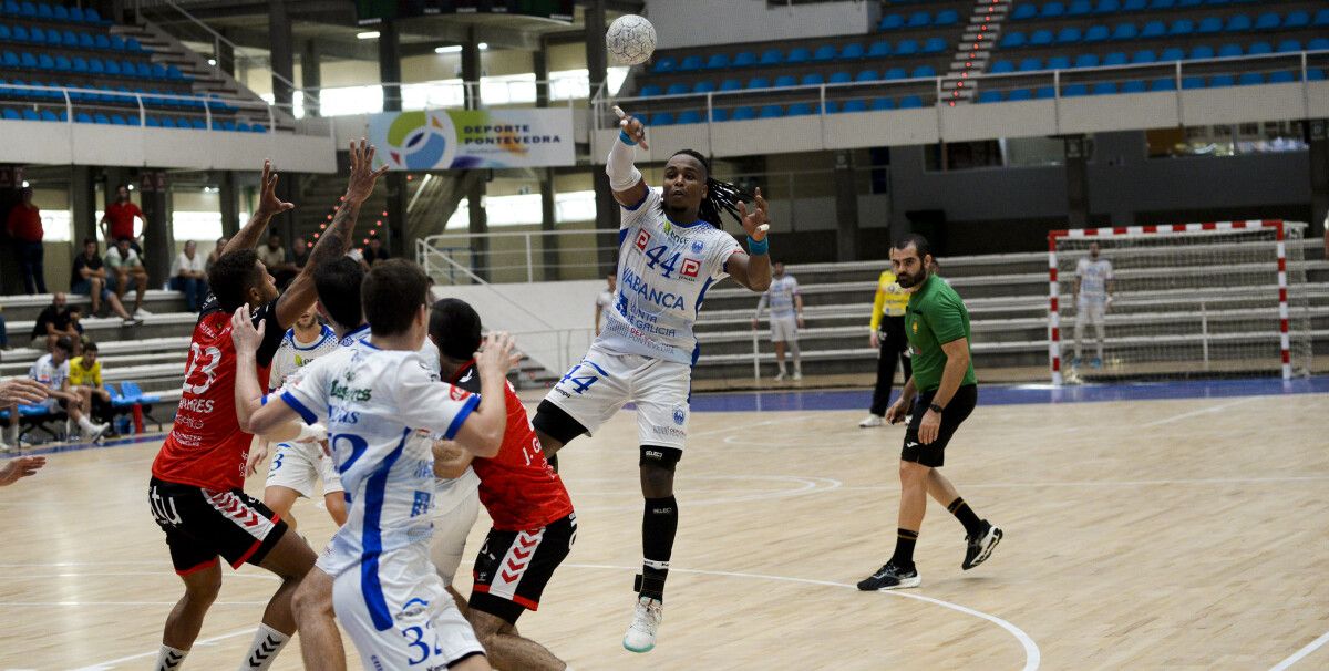 Partido de liga entre Cisne y Ubu San Pablo Burgos en el Municipal