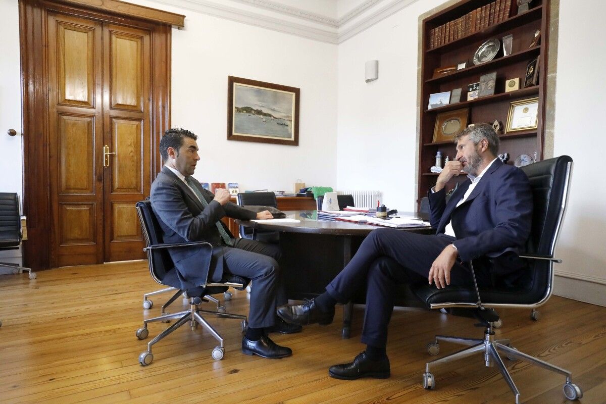 Reunión do presidente da Deputación e o alcalde de Vilagarcía