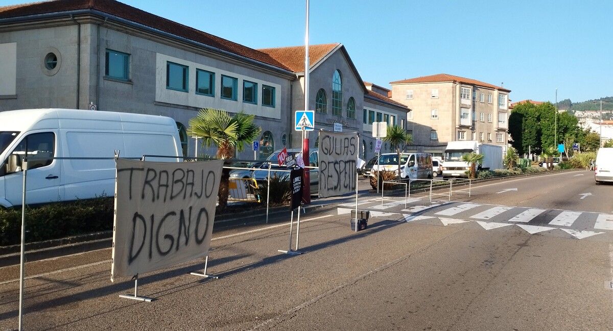 Segundo sábado habilitado para la feria ambulante en Bos Aires con los puestos a medio montar