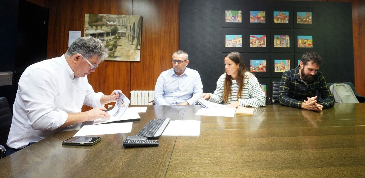 Miguel Anxo Fernández Lores se reúne con el Clúster Galego da Industria do Deporte