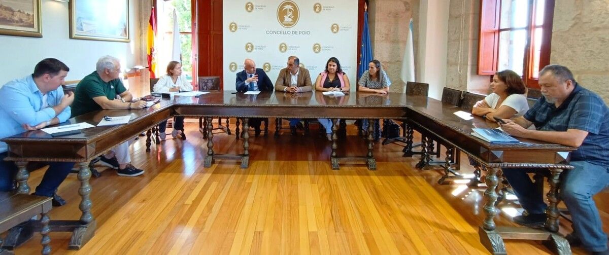 José Flores, gerente del área sanitaria, durante el encuentro del Consello Local pola Sanidade de Poio