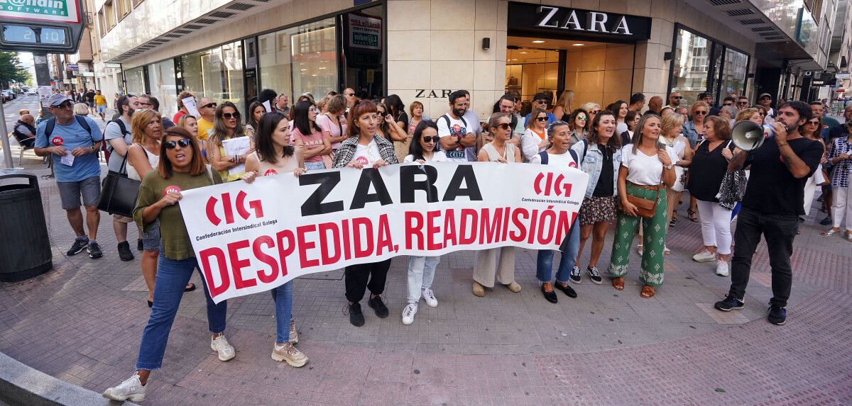 Concentración ás portas de Zara Pontevedra para denunciar o despedimento dunha traballadora