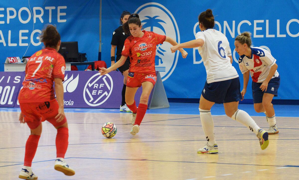 Partido de liga entre Poio Pescamar e Rayo Majadahonda na Seca