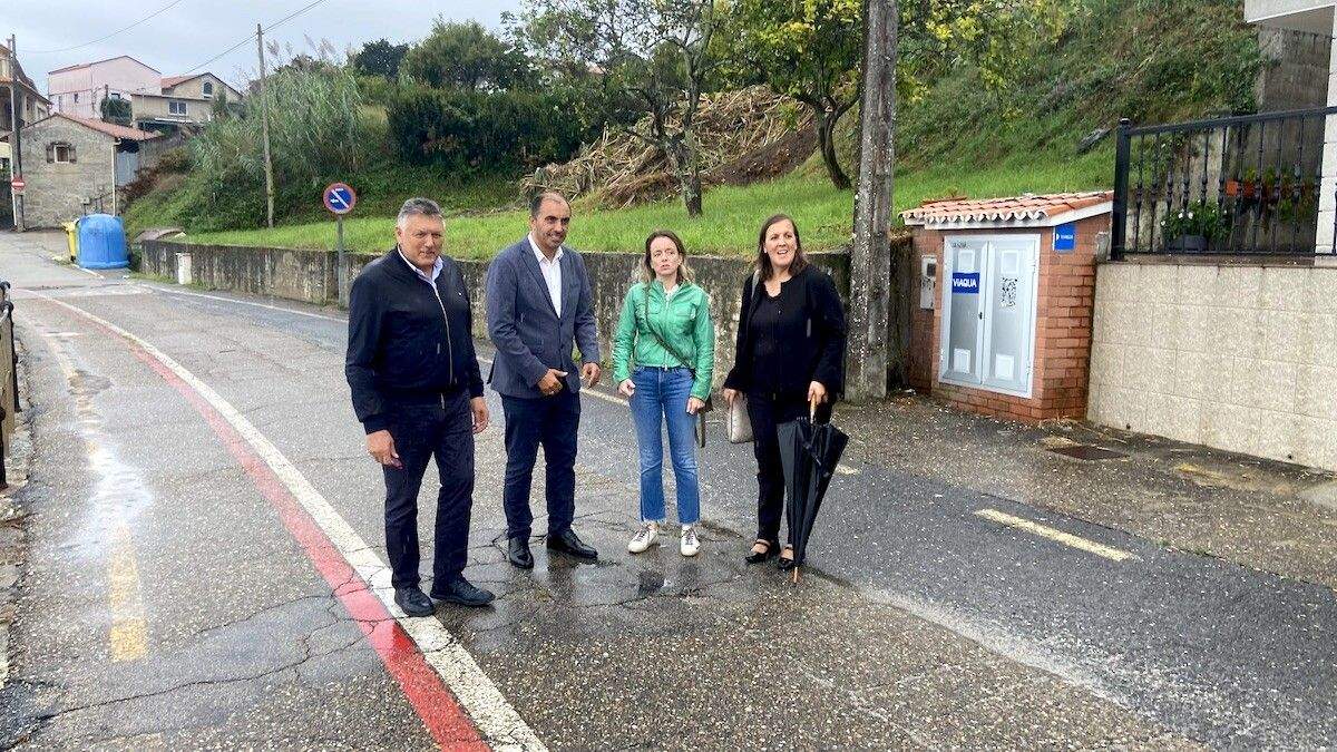 Telmo Martín e Ángel Moldes, en Raxó, coas concelleiras María Deza e Rocío Cochón