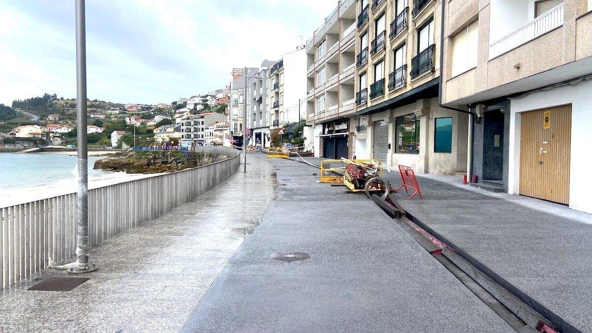 Obras de humanización da rúa Ramón Encinas, en Raxó