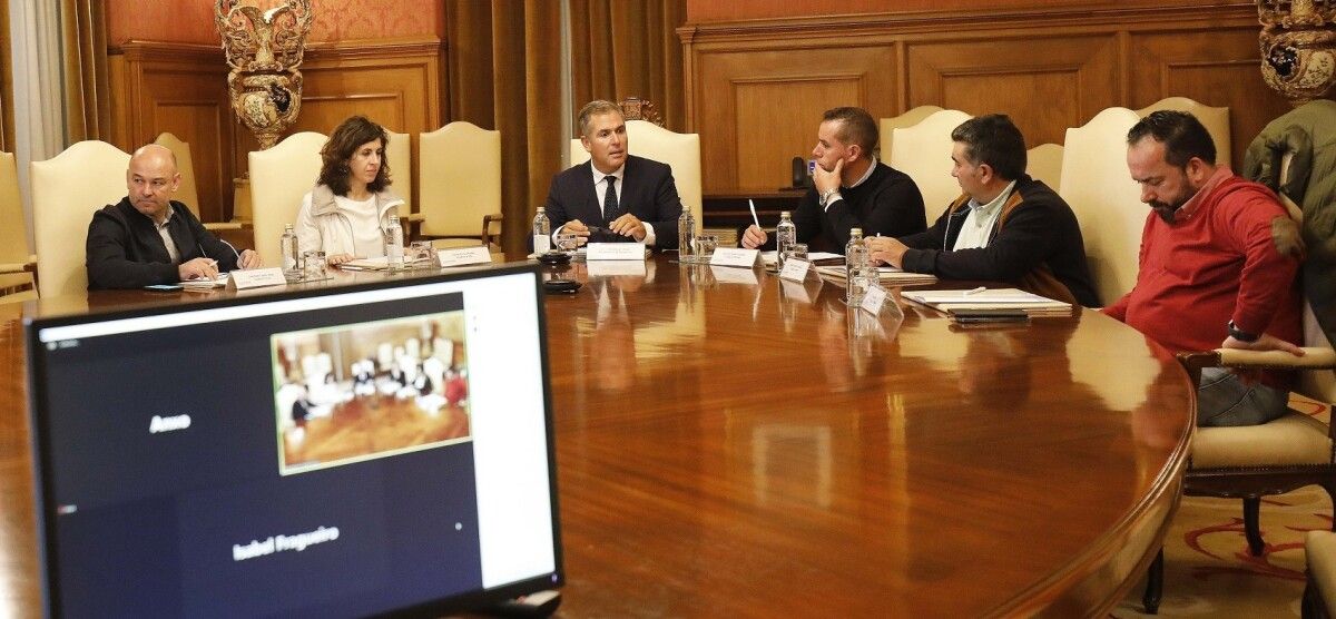 El vicepresidente Rafa Domínguez presenta los ayuntamientos beneficiarios el proyecto "Da túa man"