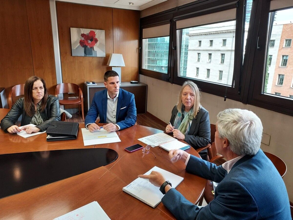 Reunión para impulsar o desenvolvemento do proxecto de saneamento e depuración da Illa de Arousa