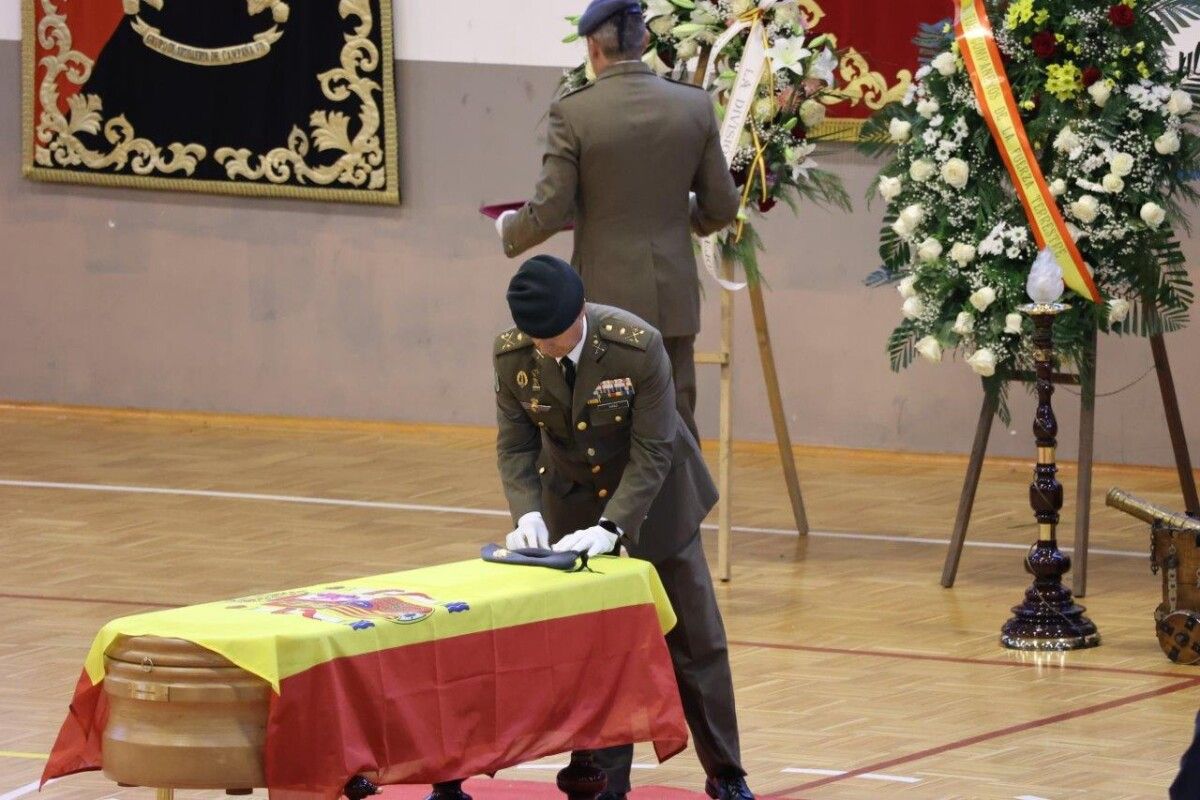Imposición de la Cruz al Mérito Militar con Distintivo Amarelo