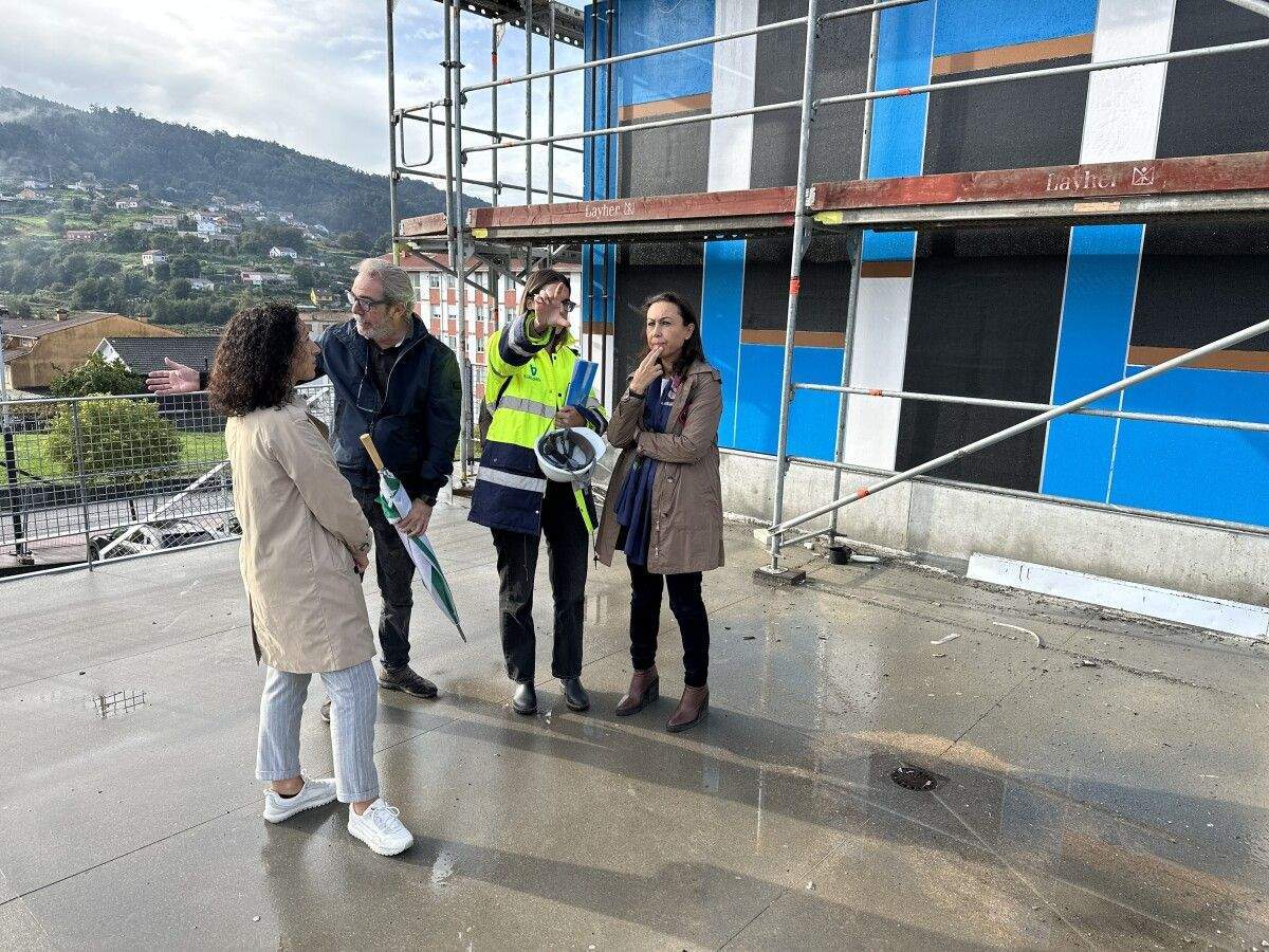 María Ramallo visita las obras de remodelación de la piscina municipal