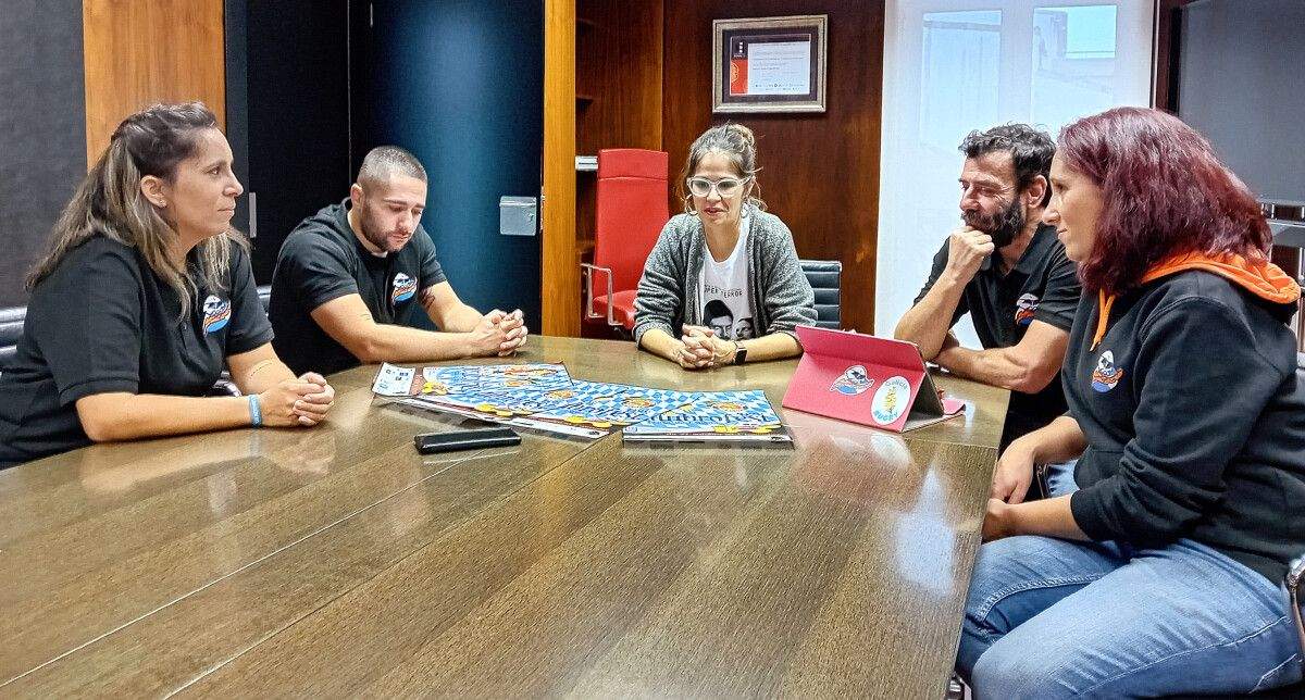 Presentación de Outubrofest 2023 (en el centro, la edil Anabel Gulías y, a su izquierda, Alberto Fernández, presidente de Pontevedra Rugby Club)