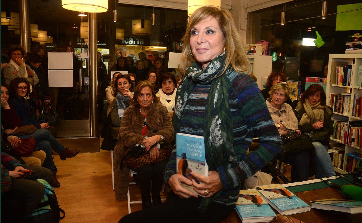 Pilar Eyre, presentando su libro "Mi color favorito es verte" en la librería Cronopios