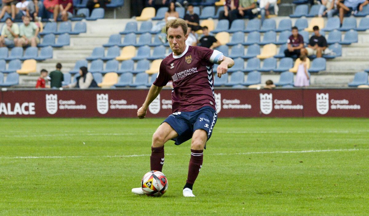 Yelko Pino, no partido de liga entre Pontevedra CF e Gimnástica de Torrelavega en Pasarón