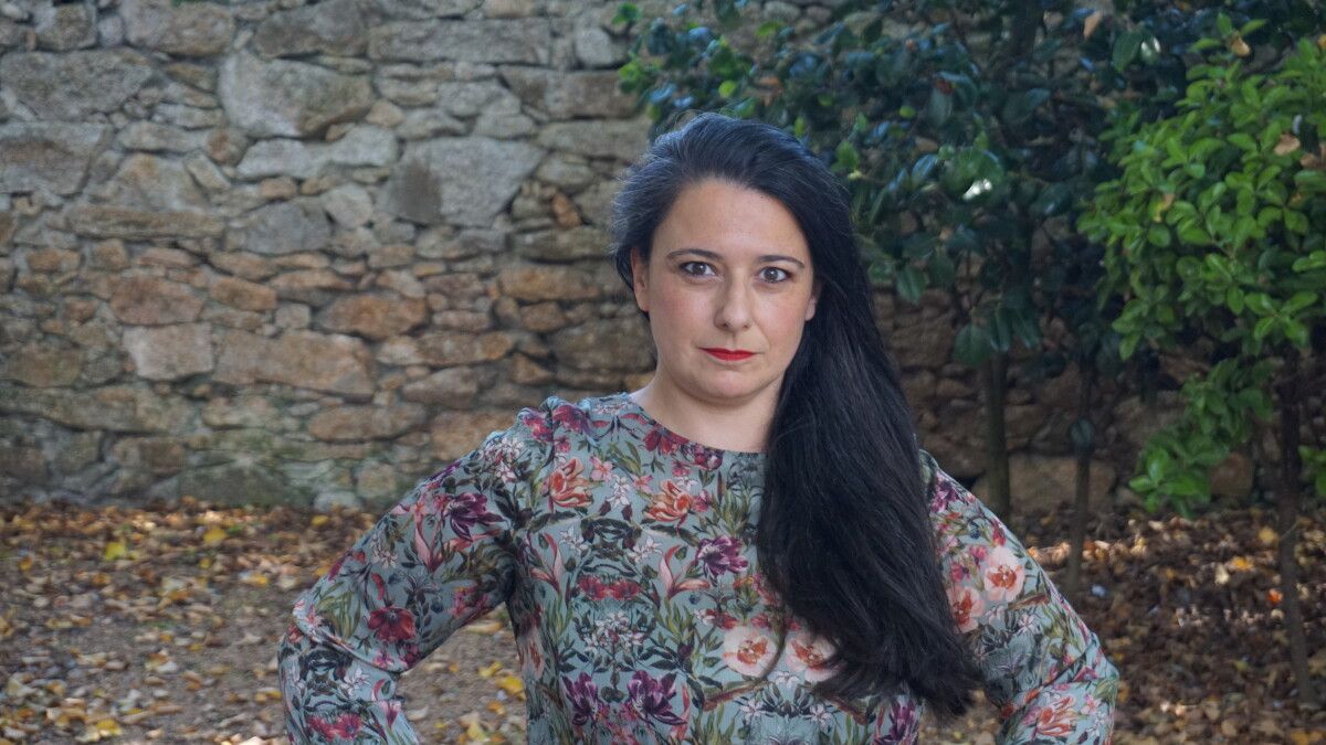 La coruñesa Clara Monje es historiadora, periodista y autora de 'Los santos salvajes'