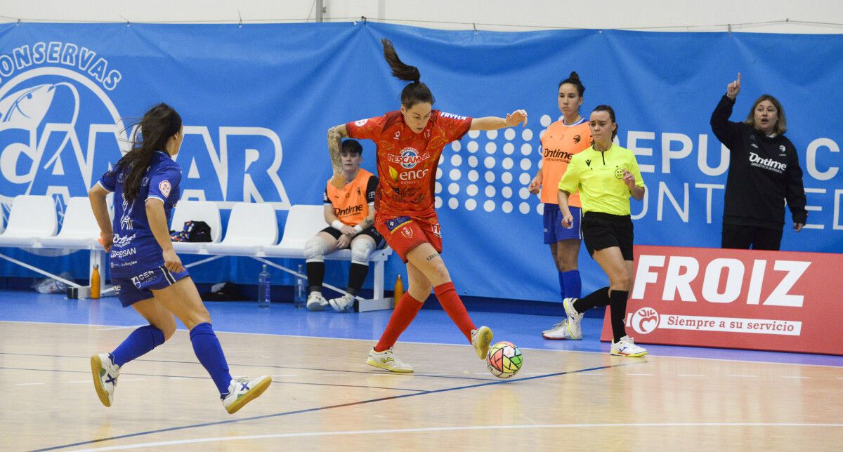 Partido de liga entre Poio Pescamar y Ourense Envialia en A Seca