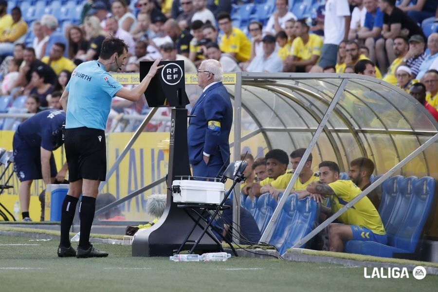 Ricardo De Burgos Bengoetxea, nun partido entre Las Palmas e Granada