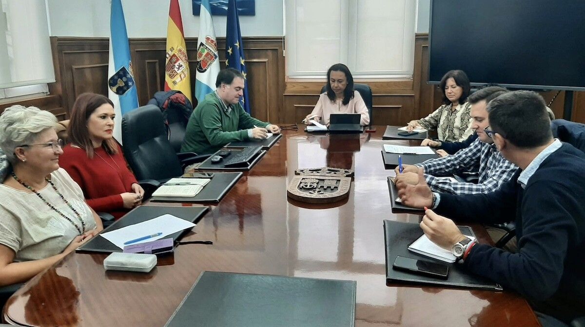 Mesa local de comercio en Marín