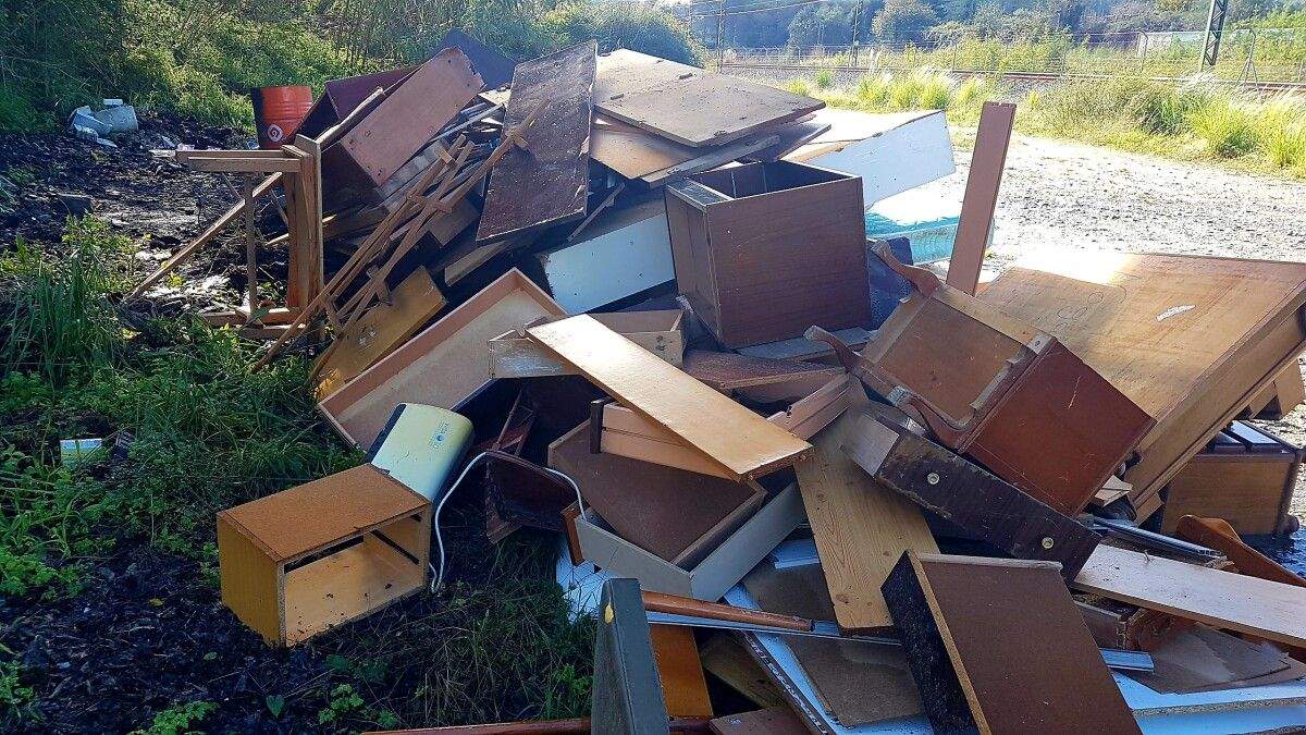Vertido ilegal en el ENIL del río Gafos