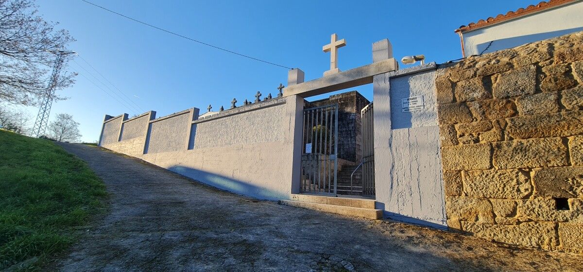 Muro do cemiterio de Bora