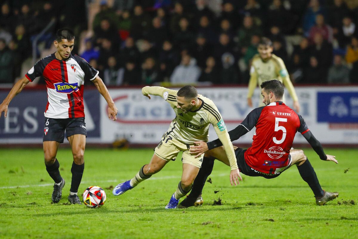 Partido de Copa del Rey entre Arosa y Granada en A Lomba