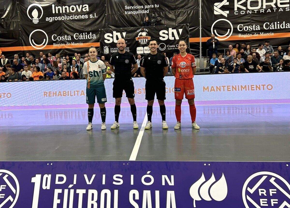 Partido de liga entre STV Roldán y Poio Pescamar