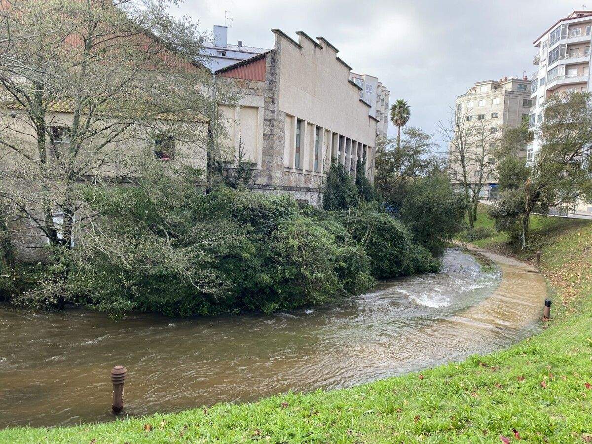 El paseo del Gafos, cerrado por el desbordamiento del río