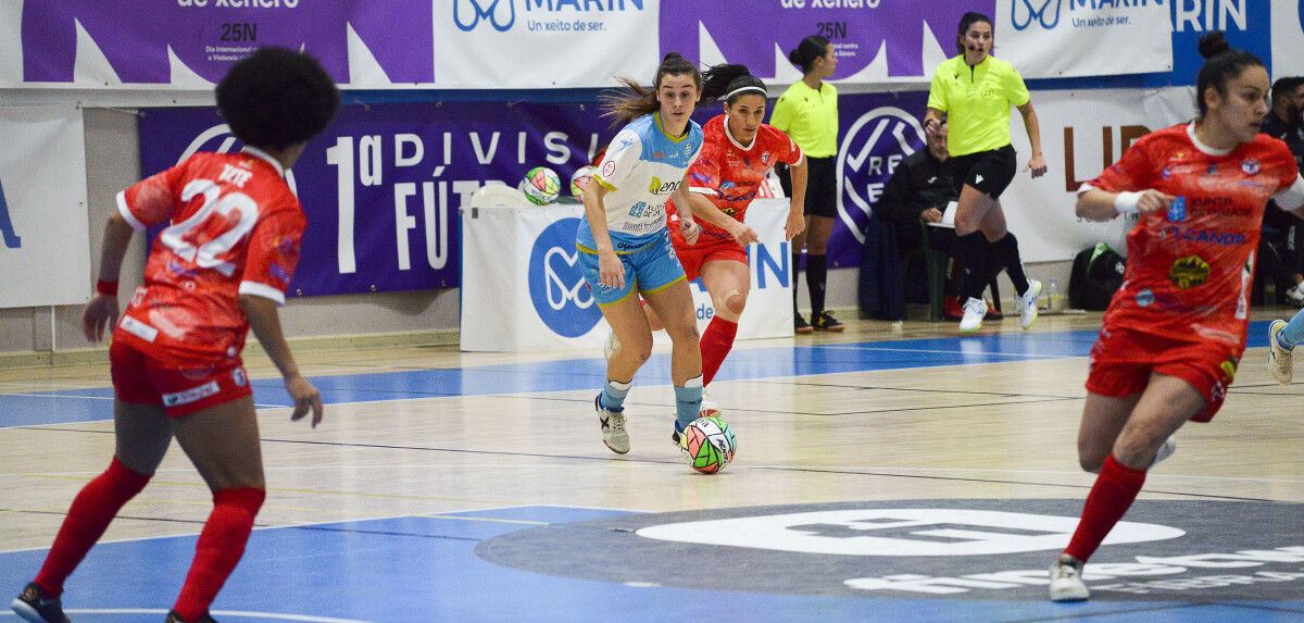 Partido de liga entre Marín Futsal y FSF Castro en A Raña
