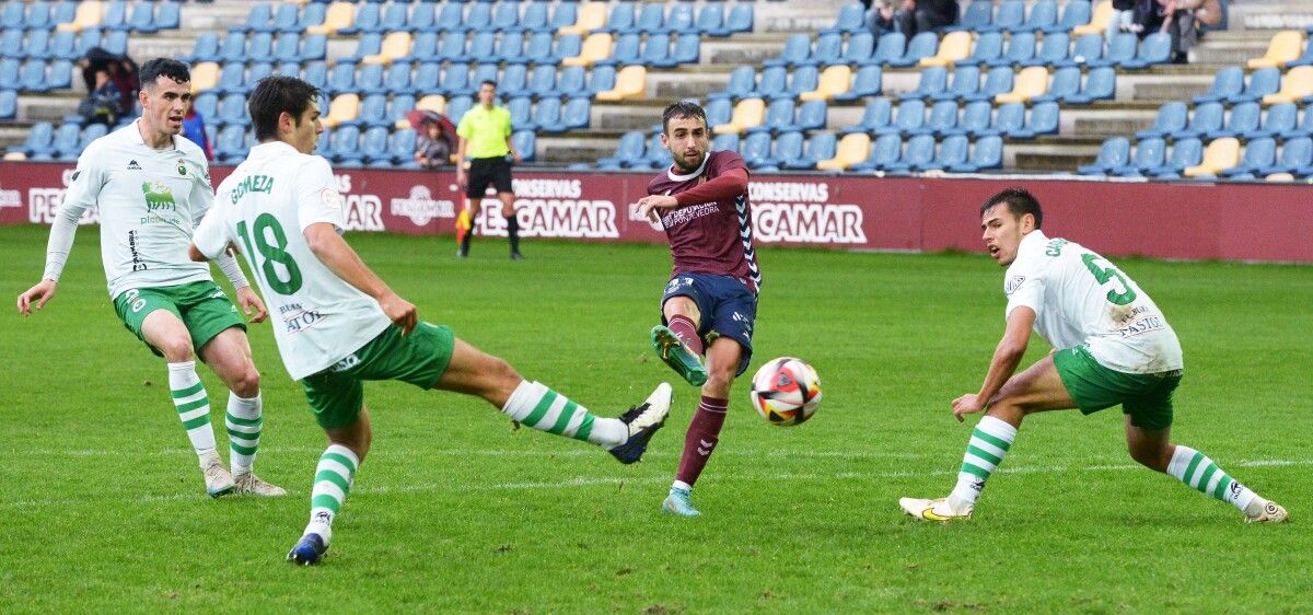 Partido entre Pontevedra e Rayo Cantabria en Pasarón