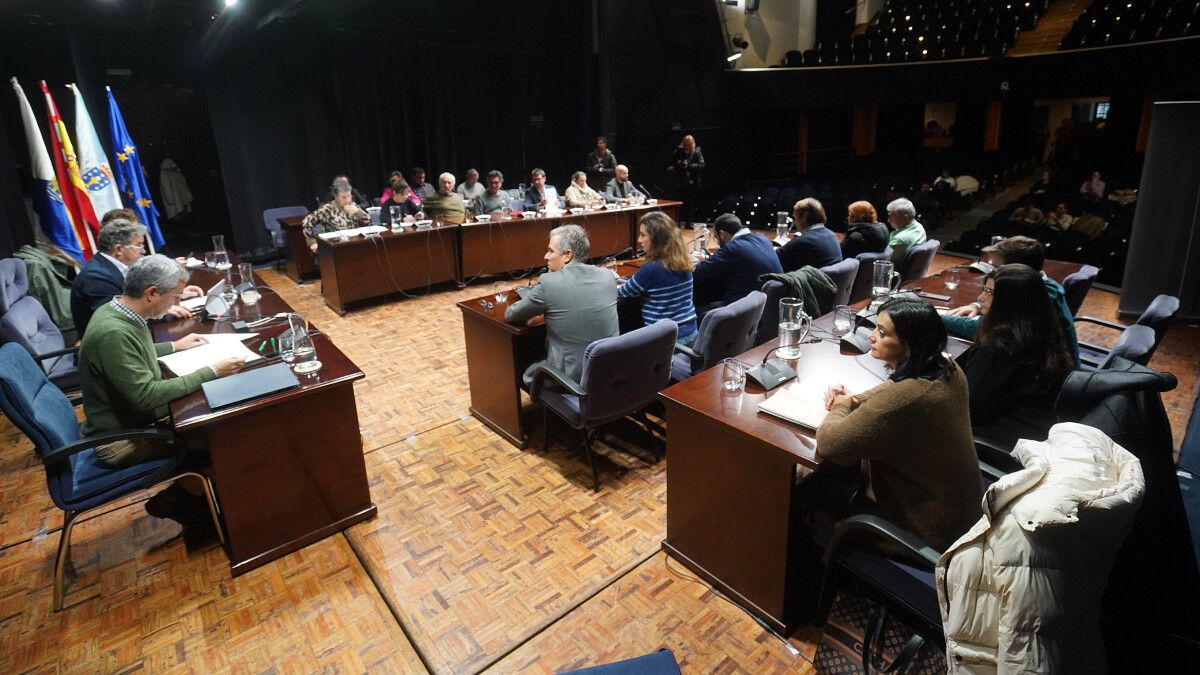Pleno da corporación municipal no Teatro Principal