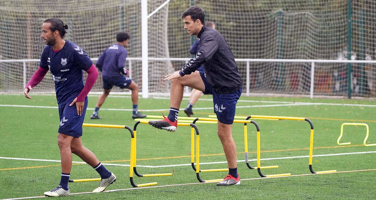 Borja Domínguez, en un entrenamiento del Pontevedra de la temporada 22-23