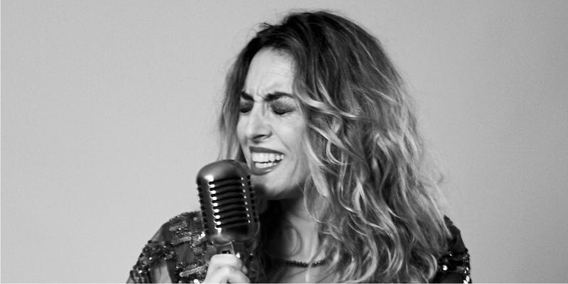 Inés Carreño, voz del grupo compostelano de jazz Red Tree