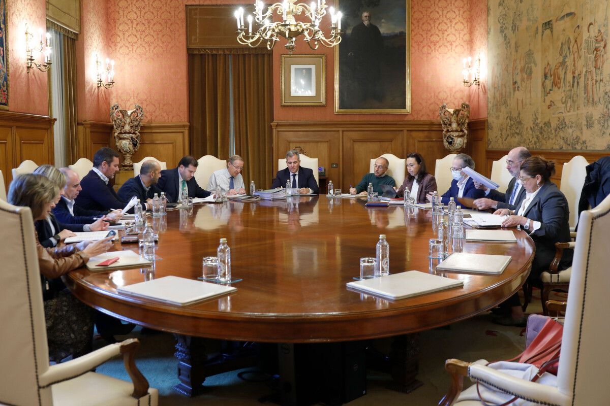 Xunta de goberno de la Deputación de Pontevedra, presidida por Domínguez
