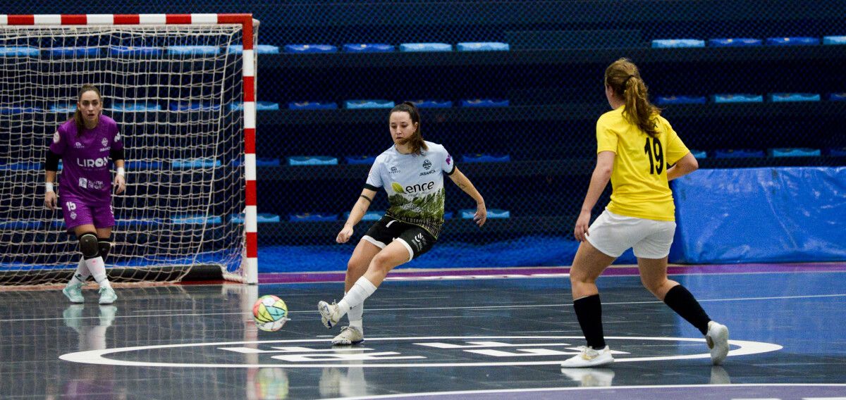 Partido de liga entre Marín Futsal y Les Corts en A Raña